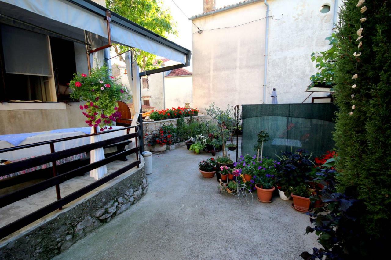 Apartment Lorna & Igor Zuvic Omisalj Luaran gambar